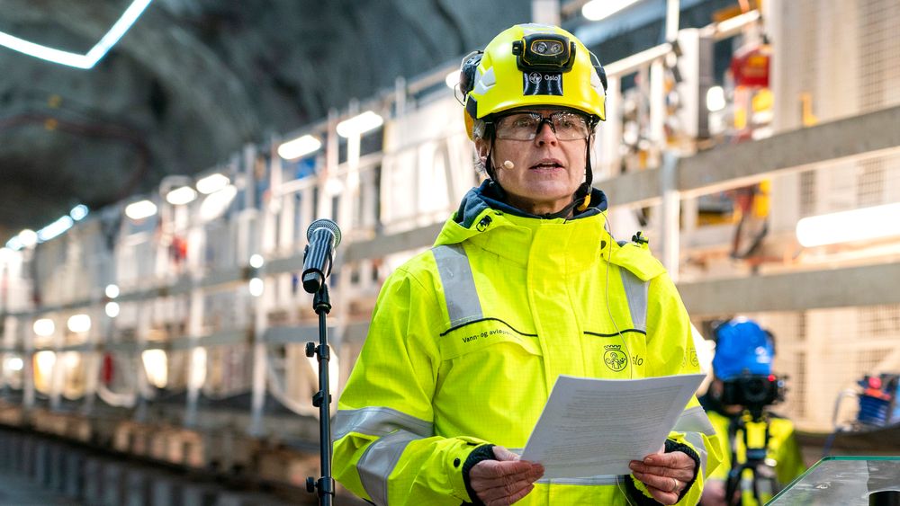 Anna Maria Aursund, direktør i Vann- og avløpsetaten under dåpen av den nye tunnelboremaskinen.