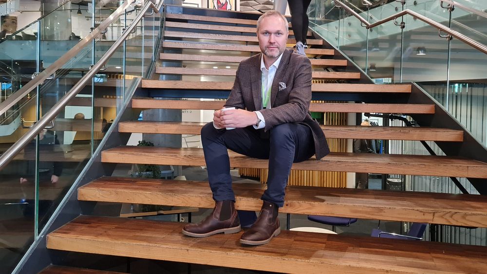 Løsningsarkitekt Johan Saxi Pedersen i Bredbåndsfylket håper Telenor etablerer lokal peering i Tromsø.
