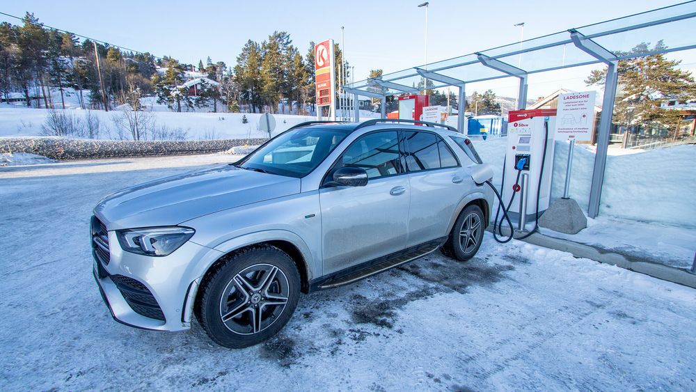 Stadig færre kjøper hybrider, som denne Mercedesen.