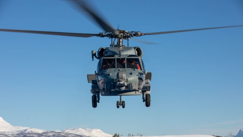 Dansk Seahawk-helikopter på besøk på Maritim Helikopterving under øvelsen Joint Viking.