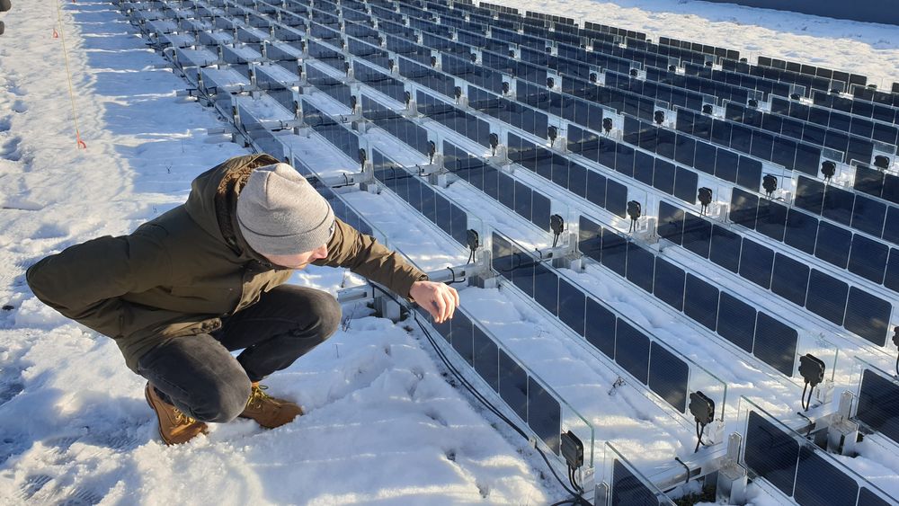 Selv om det har vært en snørik vinter, har solcellene til Over Easy Solar produsert strøm nesten hver dag.