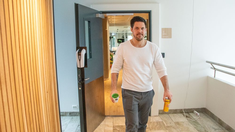 Easee rydder i dokumentasjonen. Det håper Easee-sjef Jonas Helmikstøl skal gi dem grønt lys og opphevet salgsforbud i Sverige.