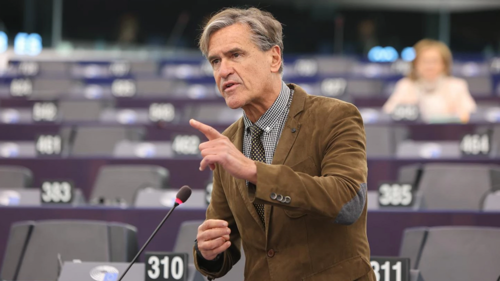 – Vi anerkjenner at det har skjedd framskritt, men endringene er ikke tilstrekkelige, sier Juan Fernando López Aguilar, som er leder for EU-parlamentets utvalg for borgerrettigheter.