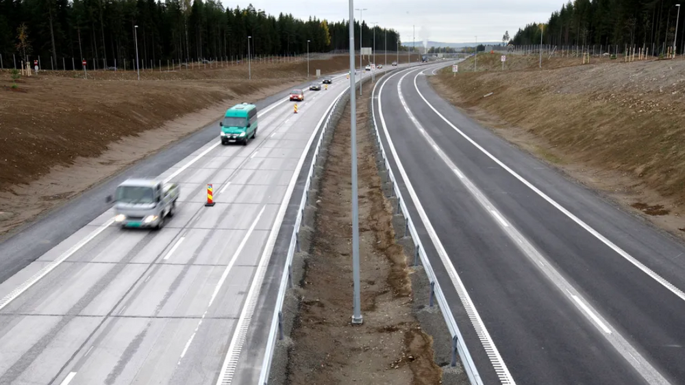 Norges første – og siste – motorveistrekning i betong var ca. 6,6 meter lang og var en del av E6 nord for Gardermoen. Den ble fjernet i 2019.
