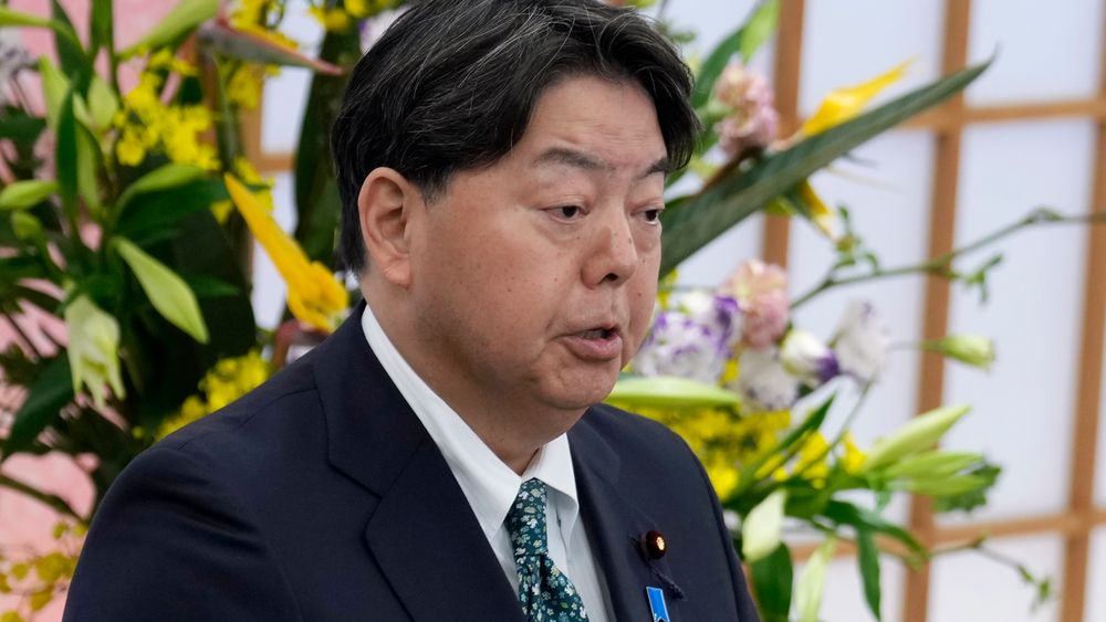 Den japanske utenriksministeren Yoshimasa Hayashi sier Tokyo Japan vil følge med på Russlands militære operasjoner.