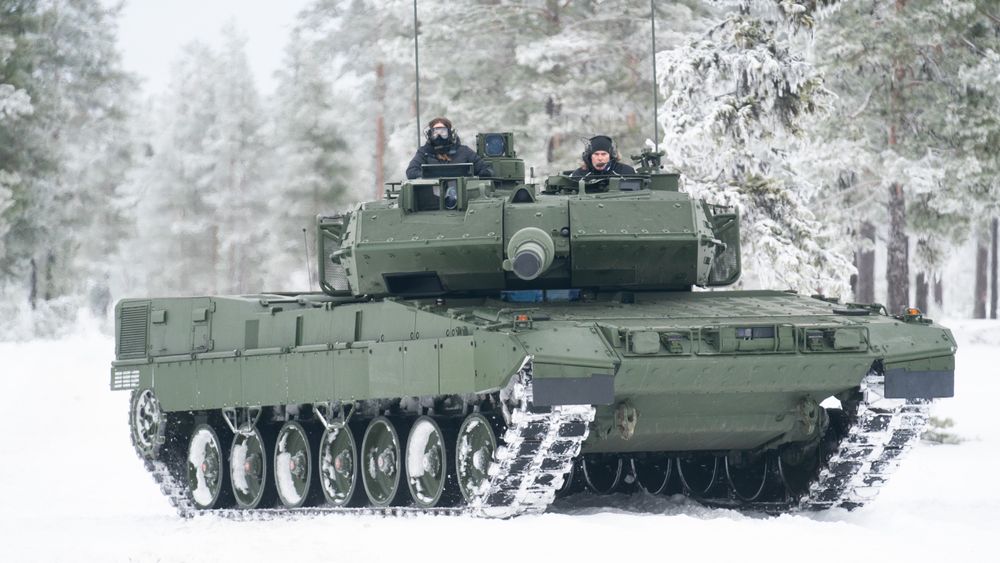Leopard 2A7 i tysk konfigurasjon før vinterprøvene på Rena i februar 2022.