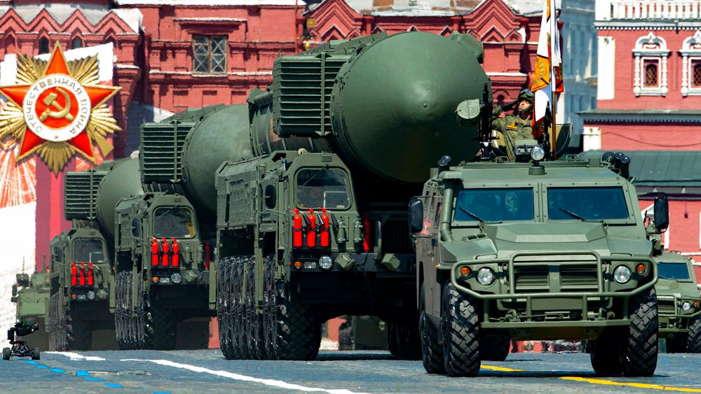 Russland vil om nødvendig bruke atomvåpen for å beskytte eget territorium, har president Vladimir Putin gjentatte ganger slått fast. Landets interkontinentale RS-24 Yars-raketter (bildet) kan utstyres med atomstridshode og nå mål opptil 12.000 kilometer unna.