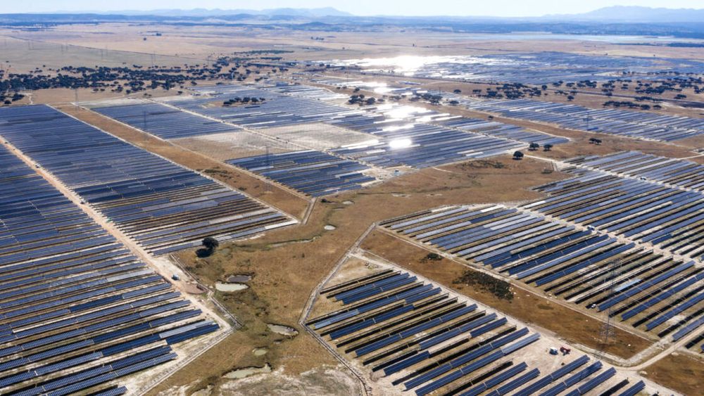 Statkraft inngikk avtale om å kjøpe Solarcentury i november 2020. Her er en av deres største solparker (300 MWp) som da var bygget i Spania uten subsidier. 