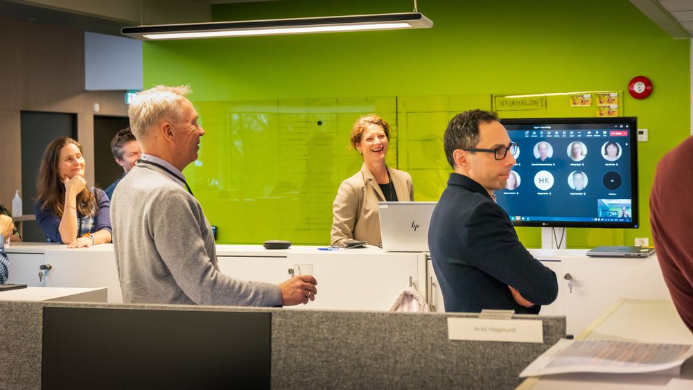Avdeling deling i Skatteetaten har jevnlige, uformelle Skjer’a-møter der noen deltar fysisk og andre digitalt.
