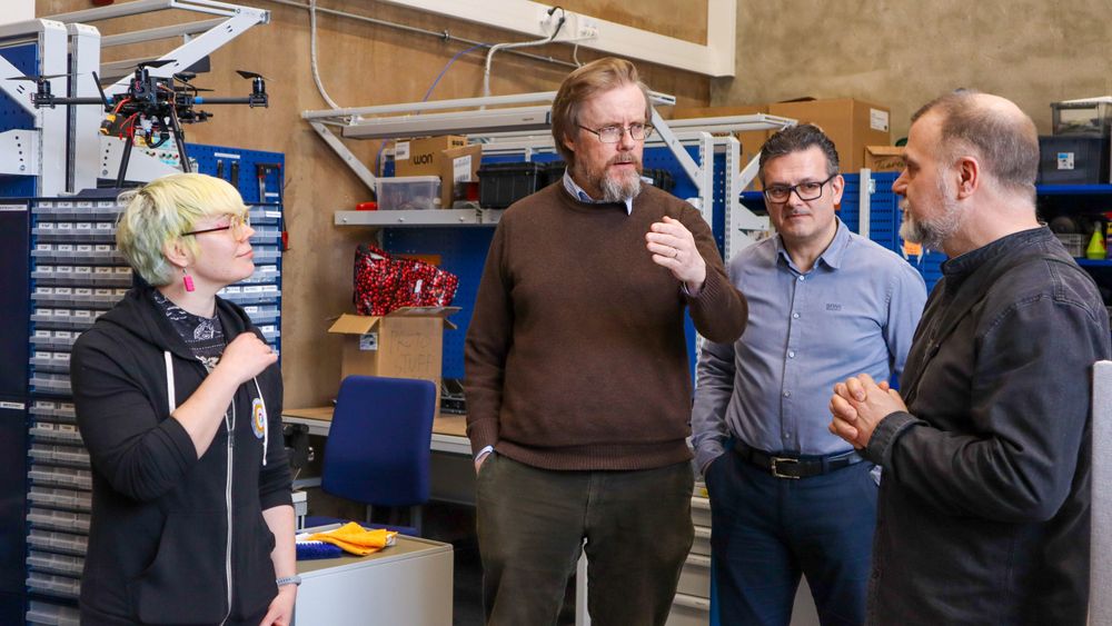Computas' eksperter hjelper Metropolia i gang med deres bruk av Google Cloud i forskning og undervisning. Her er fagdirektør Morten Forfang og kunderådgiver Hans Karim Tellum-Djarraya fra Computas, flankert av Tuuli Sarantola fra Google og Erkki Räsänen ved Metropolia University under et på besøk på universitetet tidligere i år.