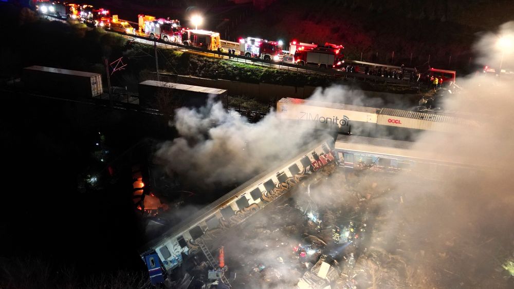 57 mennesker omkom og mange ble skadd da to togsett kolliderte mellom Aten og Thessaloniki i februar.