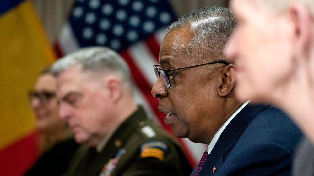 USAs forsvarsminister Lloyd Austin har snakket med sin sørkoreanske kollega i etterkant av Pentagon-lekkasjene. Her fra et møte i mars.