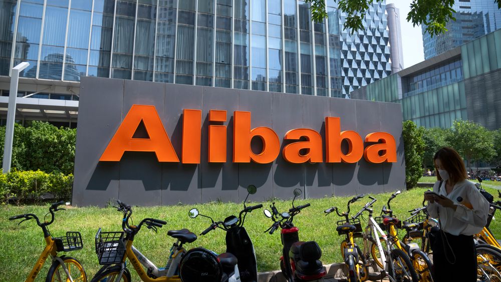Logoen til det kinesiske teknologiselskapet Alibaba som tirsdag laserte sin egen versjon av kunstig intelligens. Samme dag laserte Kinas myndigheter også et eget lovforslag for å ha kontroll over utviklingen av slik teknologi.