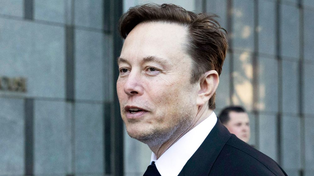 Twitter-eier Elon Musk sier det har vært en berg-og-dal-bale å eie det sosiale mediet.