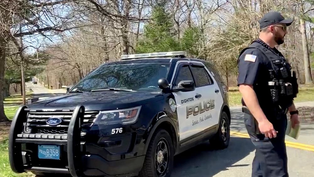 Politiet pågrep torsdag 21 år gamle Jack Teixeira i North Dighton i Massachusetts. Han mistenkes for å ha lekket hemmeligstemplede dokumenter fra CIA og Pentagon. 