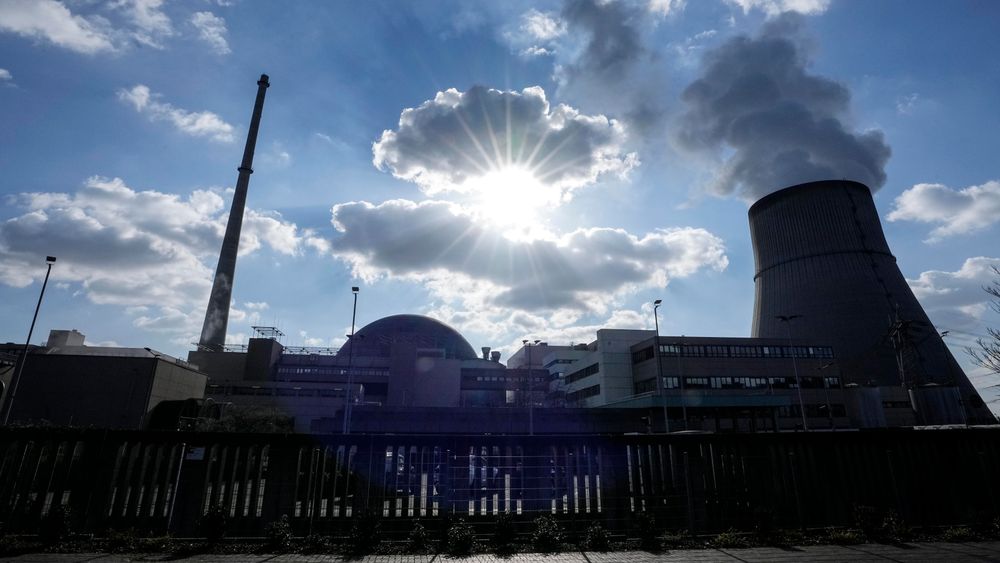 Kjernekraftverket i Emsland in Lingen er ett av de tre siste i Tyskland. Lørdag stenger produksjonen for godt. 