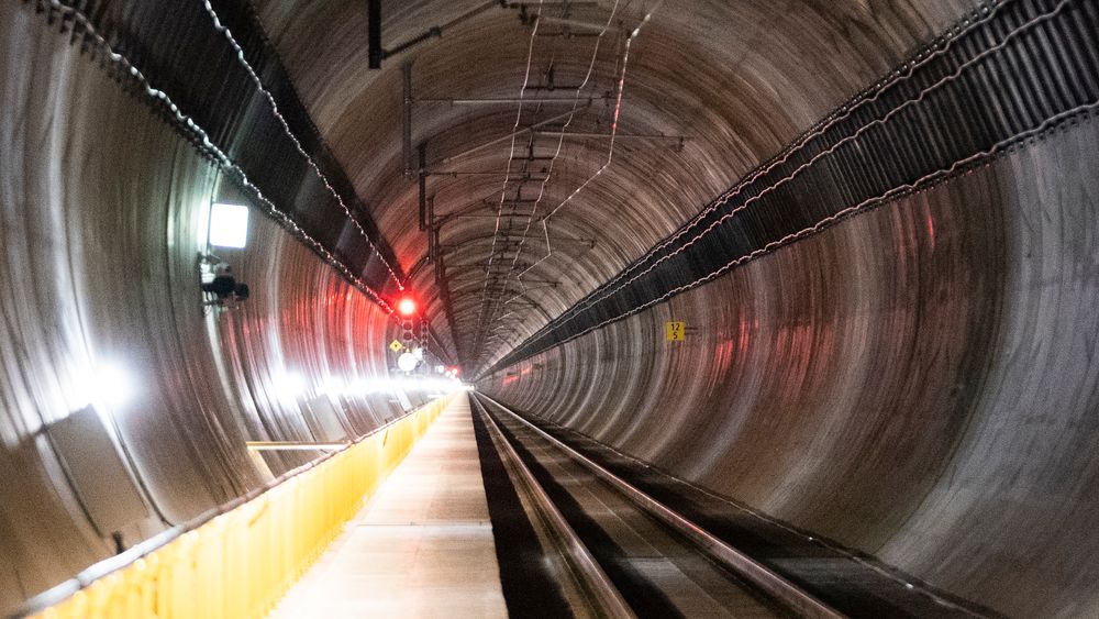 Follobanen er stengt på grunn av en signalfeil i Blixtunnelen. 