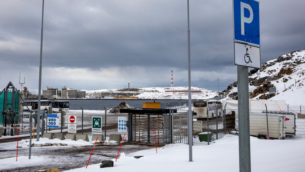 Petroleumstilsynet har vært på tilsyn ved Hammerfest LNG på Melkøya. Her har de avdekket flere brudd på arbeidstidsbestemmelser, og peker på at det er utilstrekkelig bemanning og kompetanse.