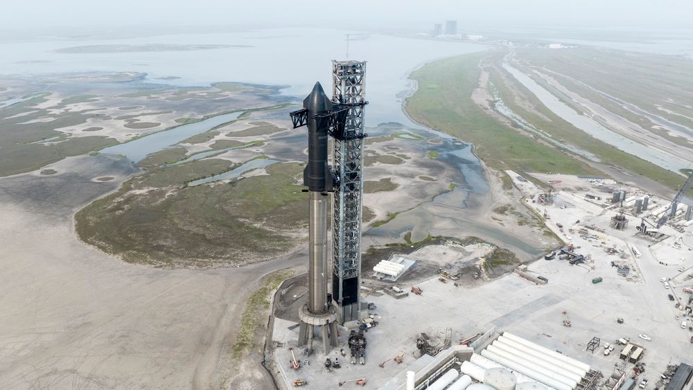 Et udatert bilde viser Starship-raketten til SpaceX på utskytingsstedet i Boca Chica i Texas. 