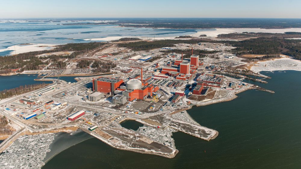 Halvøya Olkiluoto i Bottenviken, sørvest i Finland, har tre kjernekraftreaktorer. Etter flere utsettelser ble den tredje ble satt i vanlig drift søndag. 