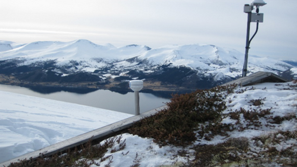 Avinors nye WAM-antenne passert i et fjellområde i Norge.