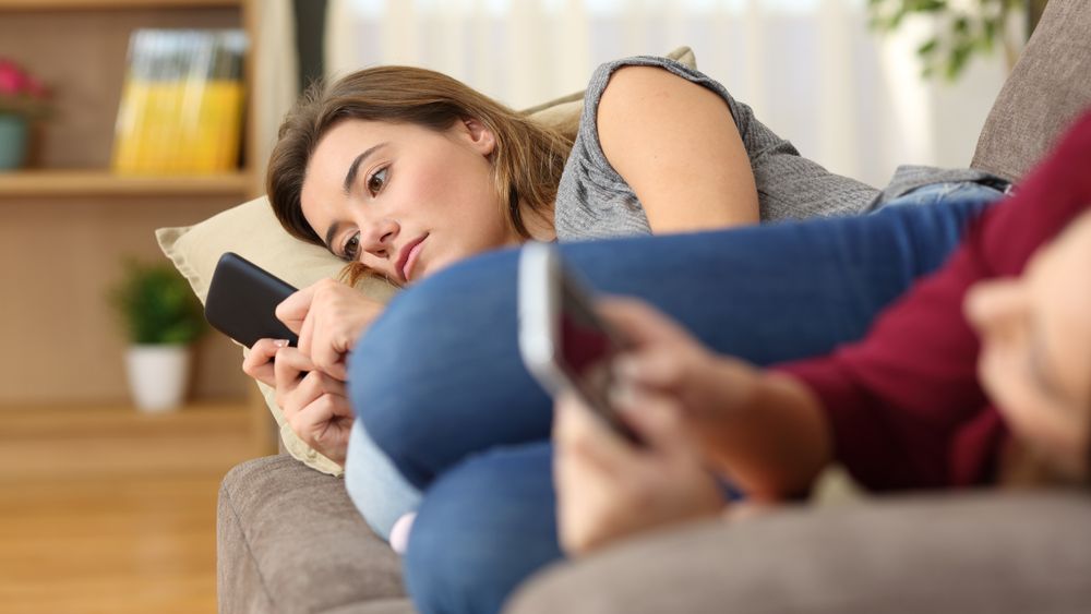 Telia advarer mot ny svindelbølge, der gratis mobilspill brukes til å sende ut store mengder SMS og MMS.