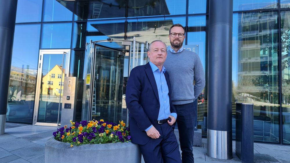 Etableringen av DE-CIX i Oslo og Kristiansand blir viktig for Norge som datasenternasjon, mener leder for Bulk Data Centers, Gisle M. Eckhoff (foran) og Kristian Kofoed-Solheim som er Bulks kommersielle ansvarlig for forretningsutvikling i Norden.