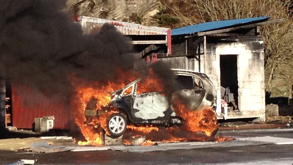 En Peugeot Ion settes i brann under et forsøk ved branningeniørstudiet på Høgskolen i Stord/Haugesund i 2013.