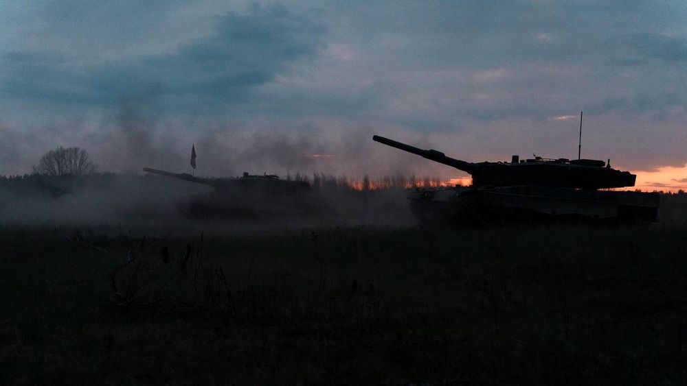 Leopard 2-stridsvogner «in the wild» i Ukraina, som det ukrainske forsvarsdepartementet skriver.
