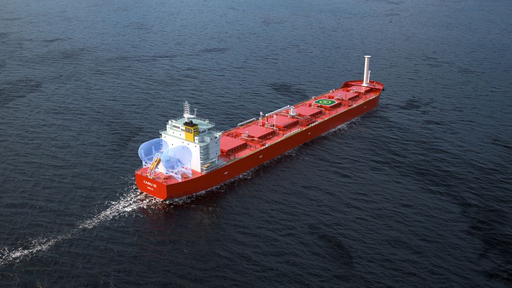 Ny generasjon tørr/våtlast kombinasjonsskip for Klaveness Combination Carriers. På akterdekket er det satt av plass til LNG eller ammoniakktanker. En Flettner-rotor er tegnet inn på forpiggen.