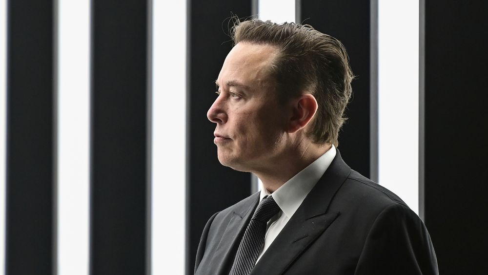 Elon Musk anklages for å ha ført aksjonærene i Twitter bak lyset ettersom han ventet for lenge med å offentliggjøre at han hadde investert i selskapet.