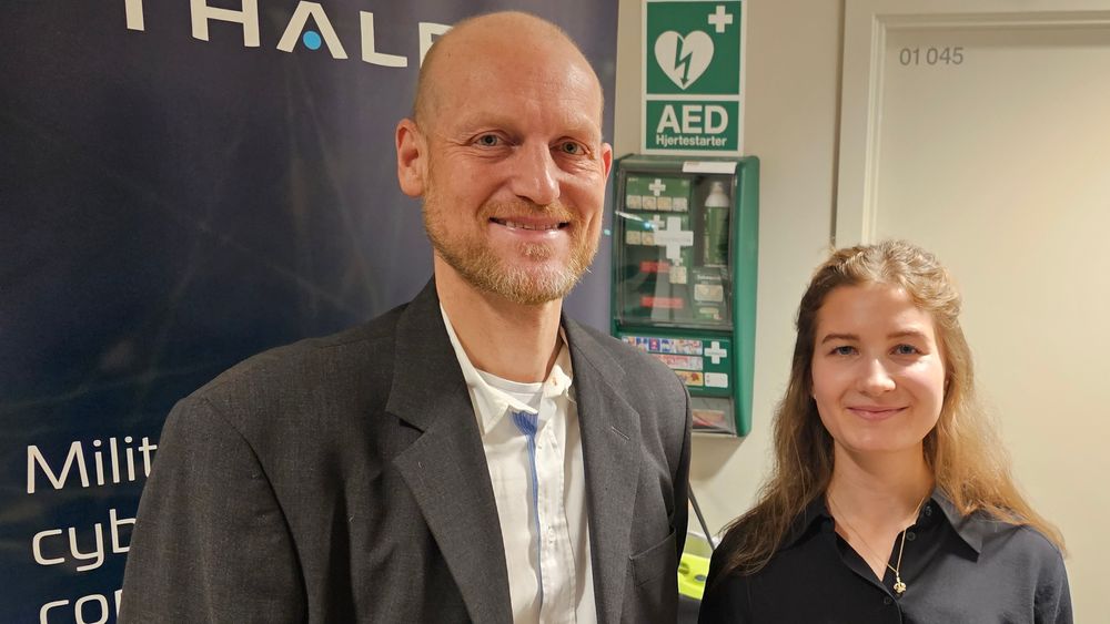 Teknisk sjef for krypto, Anders Paulshus og kryptolog Ella Kristensen i Thales Norway har allerede testet et kvantesikkert kommunikasjonssystem som kan brukes på vanlige mobiltelefoner.