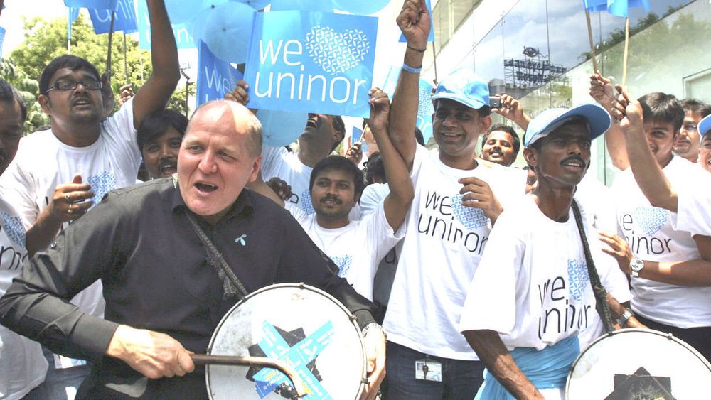 Telenors konsernsjef Sigve Brekke kan finne fram trommene igjen, etter at Telenor har vunnet en skattesak relatert til India-satsingen han ledet som Asia-sjef i Telenor. Her danser han med Uninor-medarbeidere i Hyderabad.