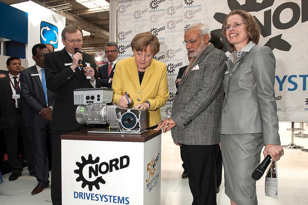 Angela Merkel og den indiske regjeringssjefen Narendra Modi besøkte Nord Drivessystems for å markere jubileet under Hannovermessen 2015.