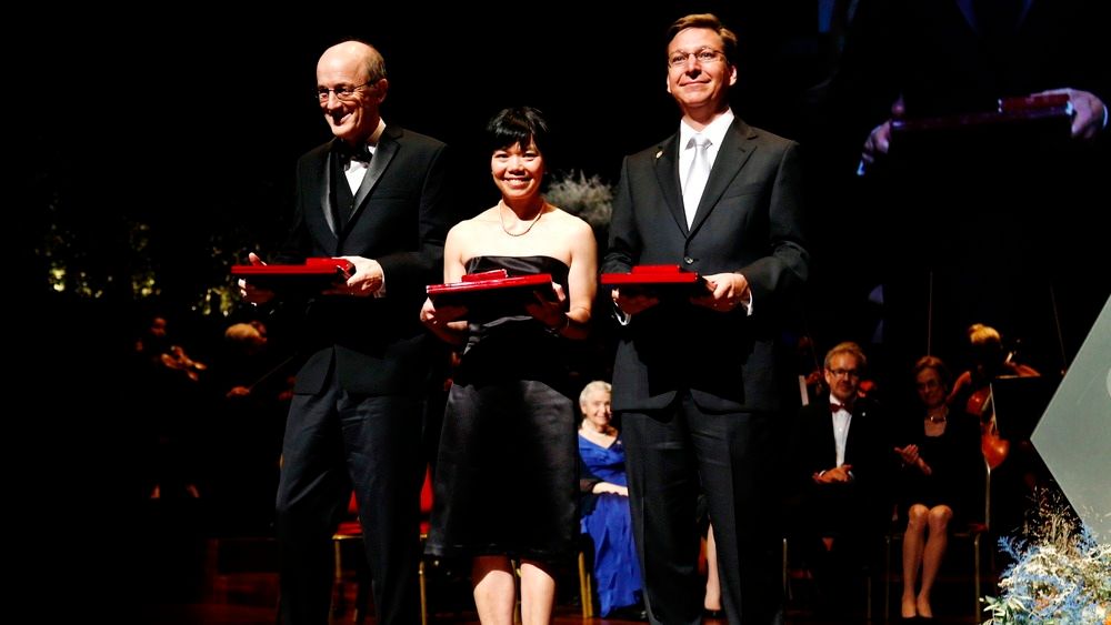 David Jewitt (f.v.), Jane Luu og Michael Edwards Brown mottok Kavliprisen 2012 for astrofysikk i Oslo konserthus tirsdag. 