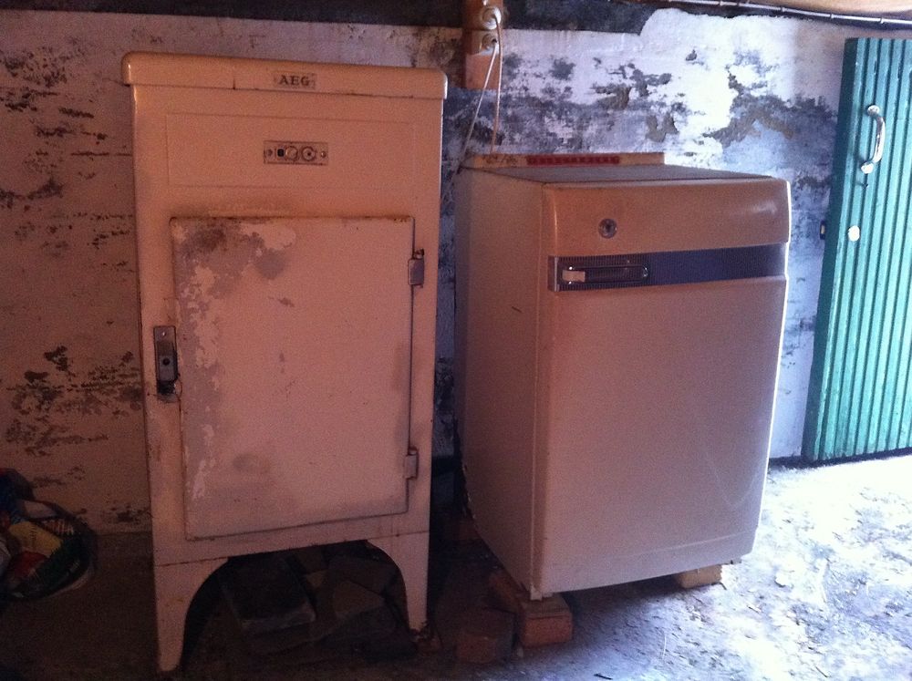 ET AV NORGES ELDSTE? Dette AEG-kjøleskapet er ennå ikke datert. Men 1943 er et hett tips.