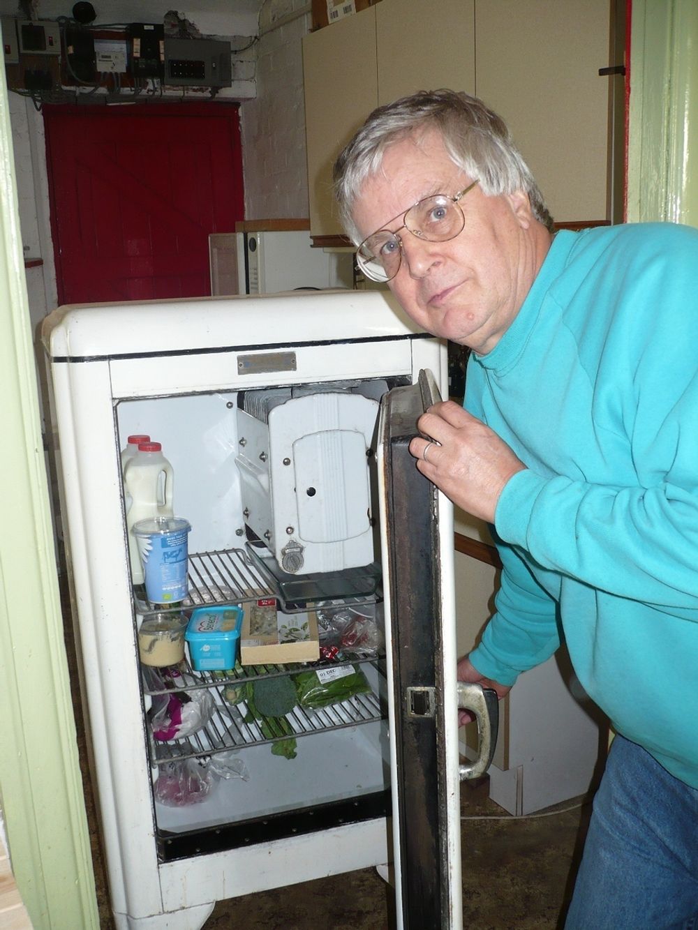 GAMMEL OG KALD:
Jim Williamson har fremdeles glede av sitt 71 år gamle kjøleskap