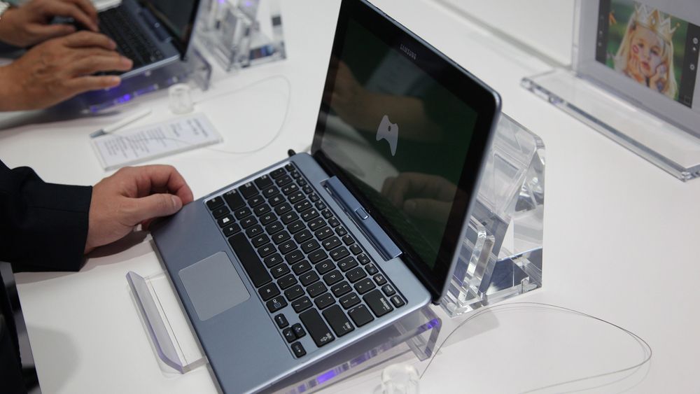 Samsung ATIV Smart PC - nettbrett med ekstra tastatur. Fås med Atom- eller Core-prosessor, sistnevnte kalles Smart PC Pro. 