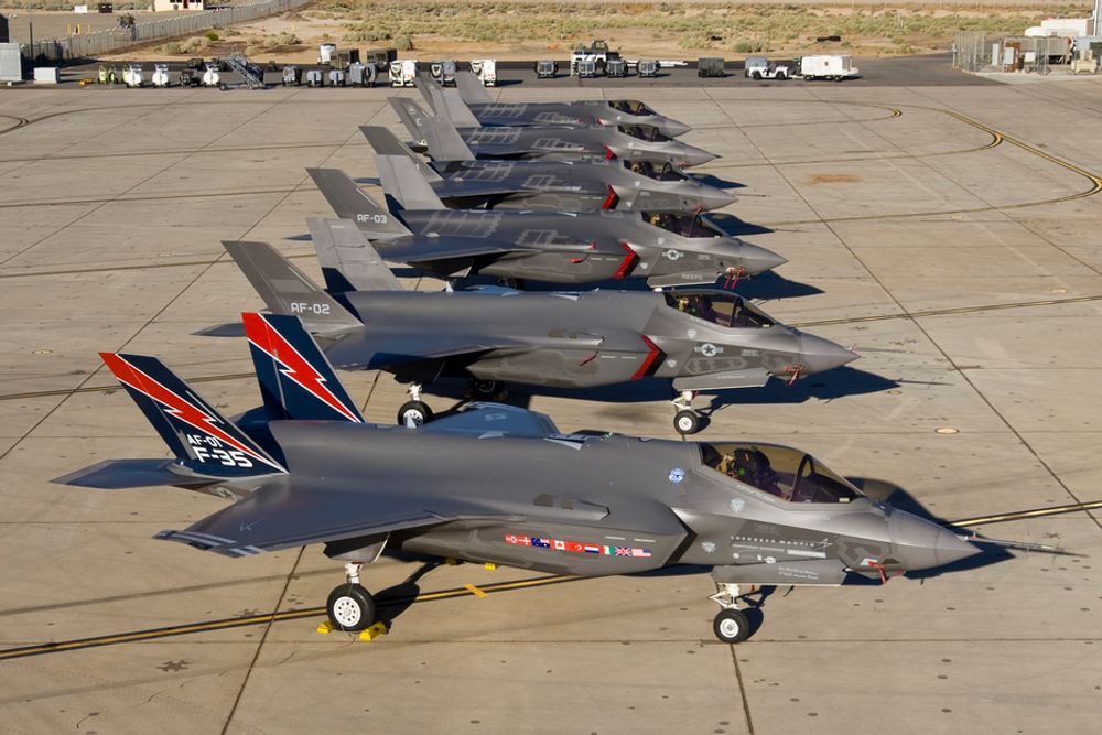 Seks F-35A-testfly på Edwards-basen.