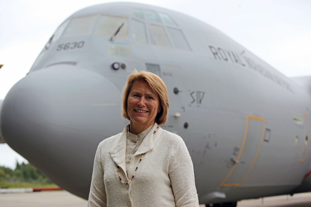 Trofast og nyttig, men ikke spesielt pen eller komfortabel, er gudmor og forsvarsminister Grete Faremos beskrivelse av de nye C-130J Super Herculesene som kompletterer den norske transportflyflåten.