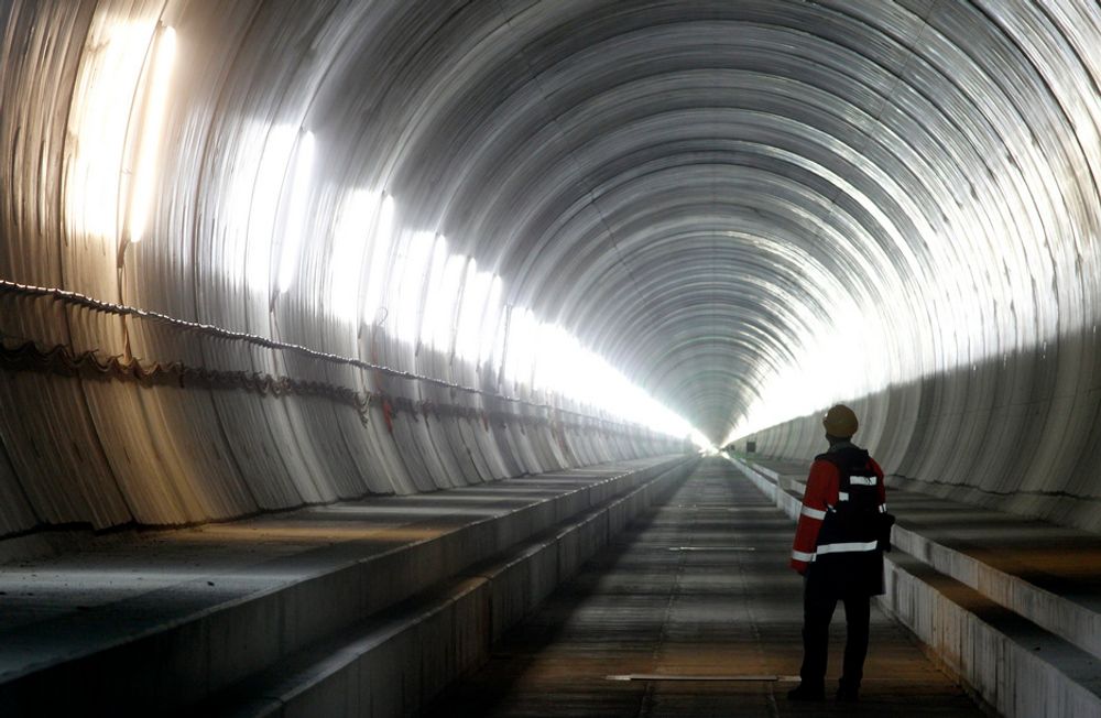 Gotthard Base-tunnelen under Alpene skal få gjennomslag i dag.