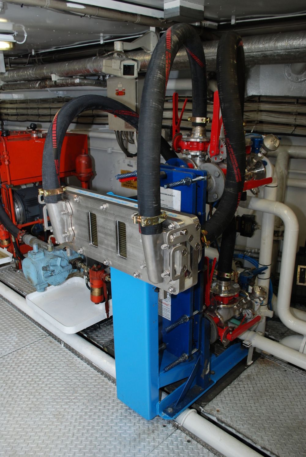 OM BORD: Slik ser kjøleren ut når den er montert til test om bord på bilferja Rennesøy.