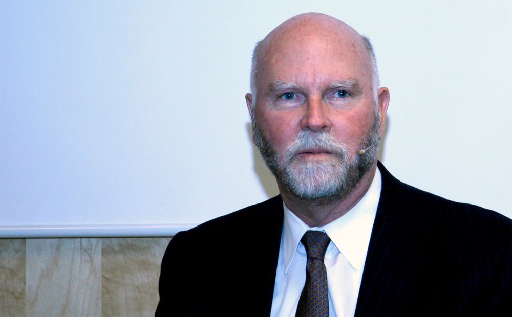 John Craig Venter vil utkonkurrere dagens oljeindustri med det han kaller fjerdegenerasjons biodrivstoff - drivstoff laget rett fra sollyset - av mikroorganismer.