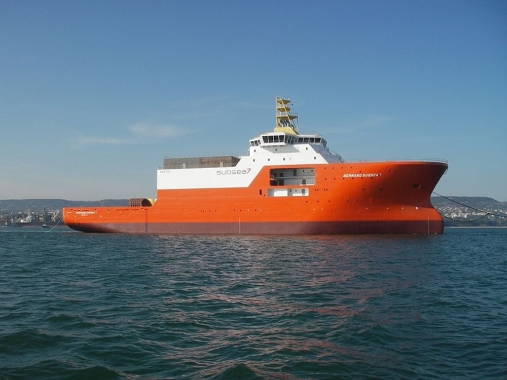 SLEP: Skroget til Normand Subsea 7 ble tauet fra Romania til Flekkefjord i fjor. I november gikk verftet konkurs. Et  nytt selskap to over og skal fullføre skipet, nesten ett år forsinket.
