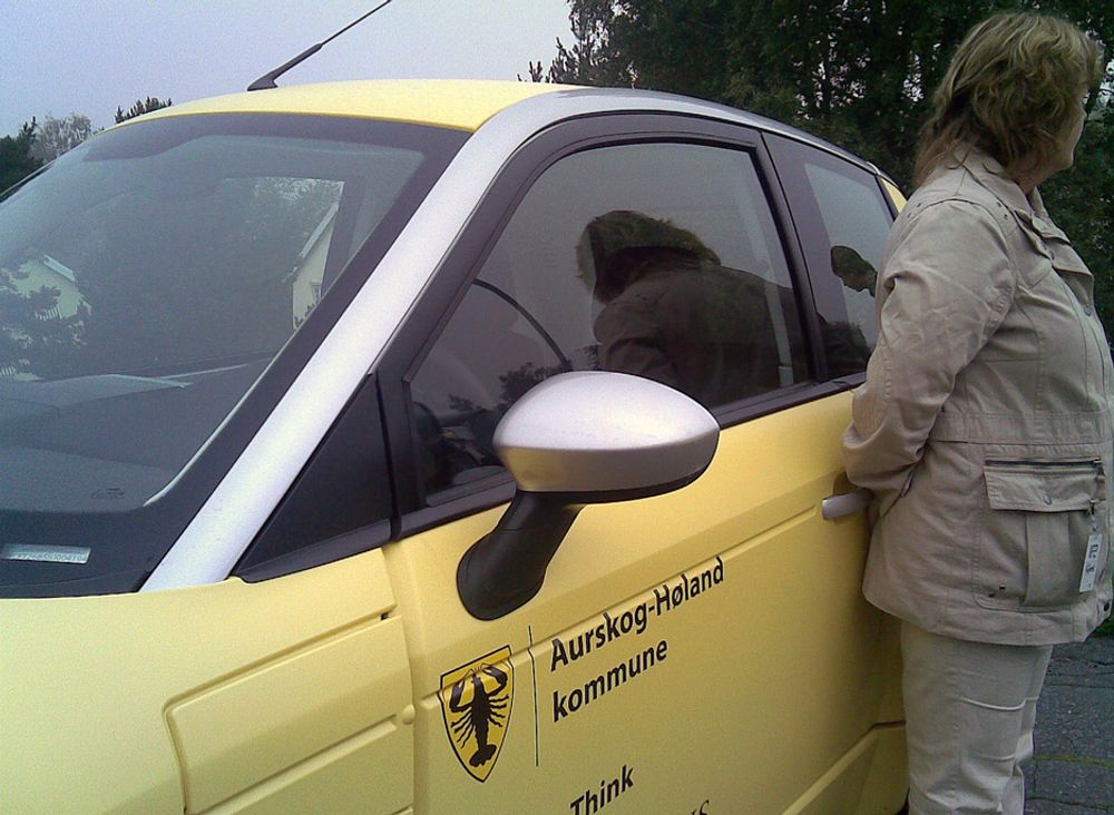 Seks gule Think City ruller nå rundt på Romerike i et testprosjekt ledet av Ifes datterselskap Nepas. Denne bilen skal rulle rundt i Aurskog-Høland, hjemkommunen til Think-fabrikken.