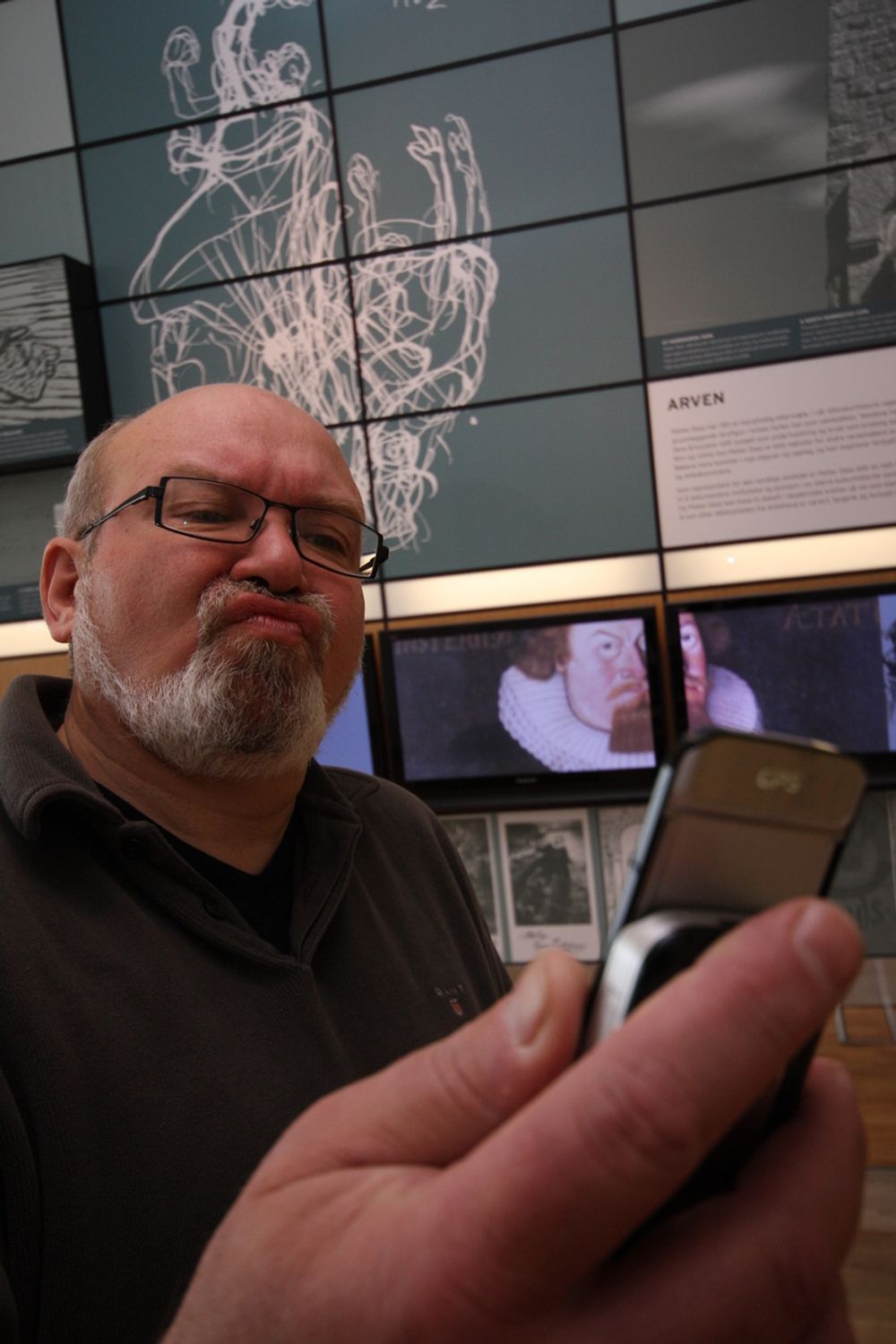 Misfornøyd. Daglig leder Ivar Roger Hansen er lite tilfreds med mobildekningen i det moderne museet.