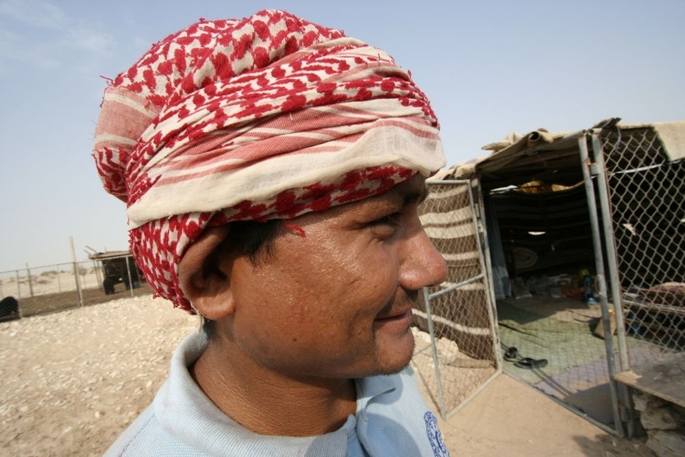 MISFORNØYD: - Livet er en ørken. Alt er bare tomt, sier Lok fra Nepal om å arbeide i Qatar.