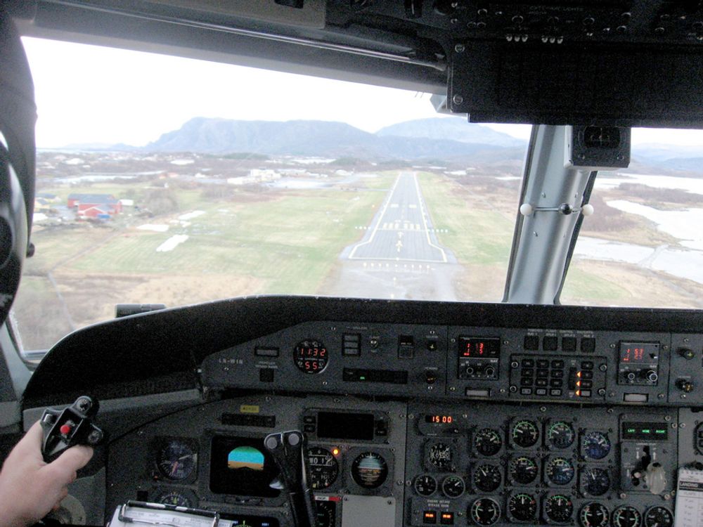 SIKKER LANDING: Flynavigasjon og landingssystemer er bare ett område som krever radiokompetanse.