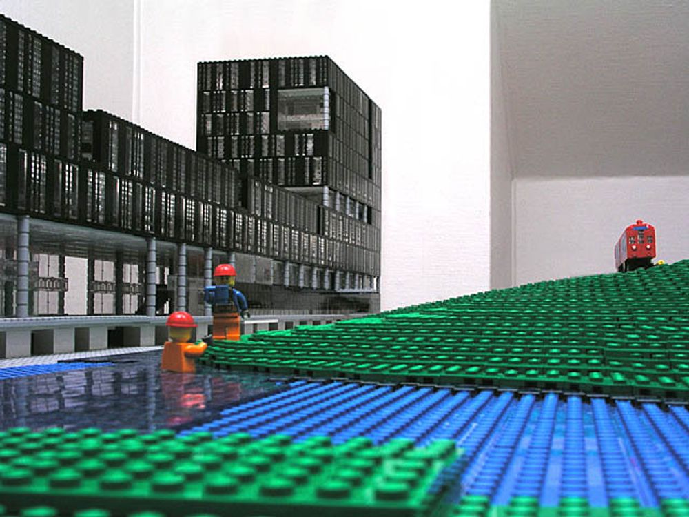 Lego-byggmester for det nye informatikkbygget på Blindern i Oslo, Matija Puzar, er til daglig forsker på Institutt for informatikk
