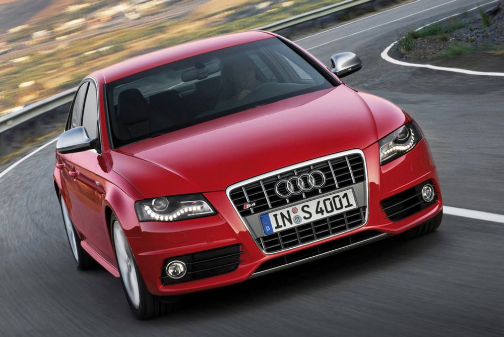Audi reiser til Paris med verstingutgaven av A4, nemlig S4. Under panseret er en splitter ny tre-liters V6 som produserer 333 hk/439 NM. S4 leveres også med den nye sjutrinns S-tronic-girkassa.